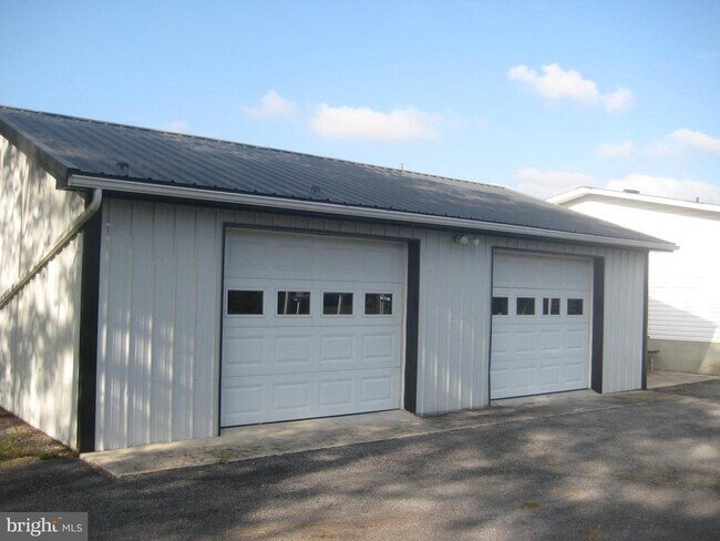 Building Photo - 477 Shickle Ln
