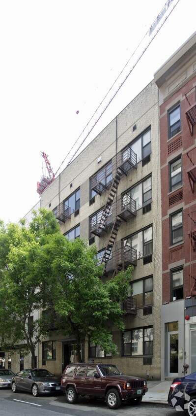 Foto principal - 336 E 73rd St