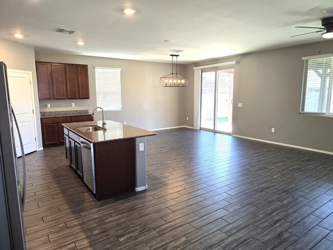 Building Photo - 4412 S Sunrise Bluff Way