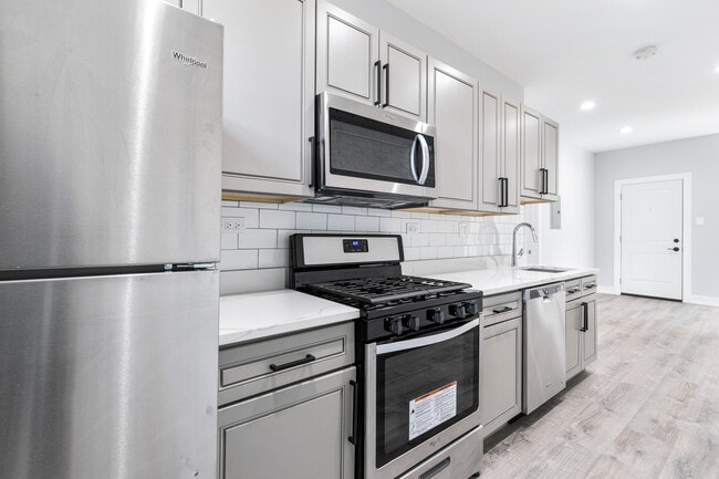 Building Photo - 6954 N Wolcott Ave