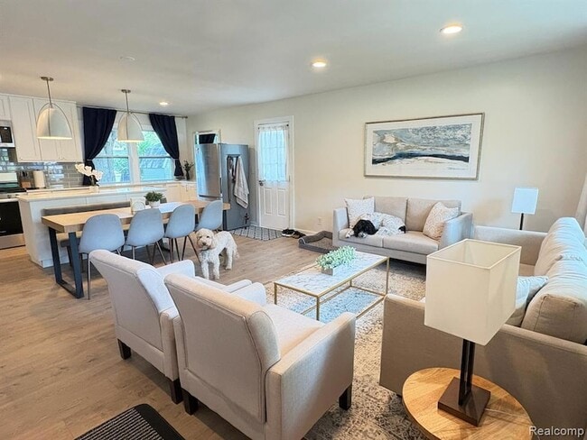 Building Photo - 2274 Leif Ave