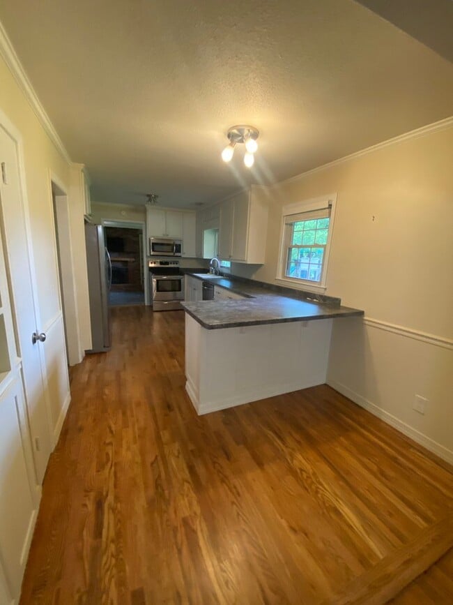 Photo - 3/2 home close to town