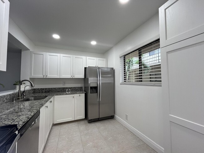 Building Photo - 5160 Las Verdes Cir