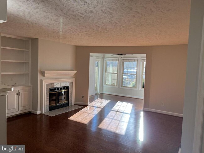 Foto del edificio - 12002 Ridge Knoll Dr