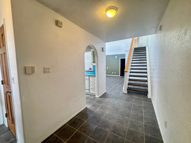 Building Photo - 870 Southeast Cir NW