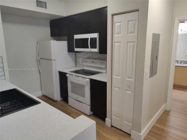 Building Photo - $3,000MONTHLY;2474 CENTERGATE DR #204 MIRA...