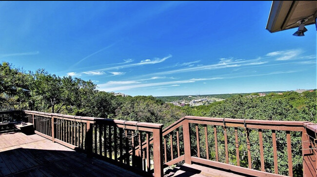 Foto del edificio - 1906 Summit Ridge Dr