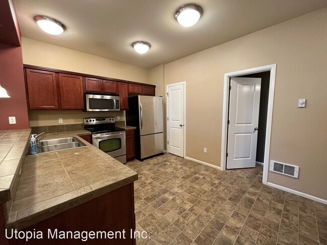 Building Photo - 2 br, 2.5 bath House - 355 Tremont Ave. #101
