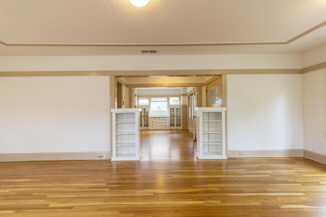 Building Photo - 1020 Sutter St