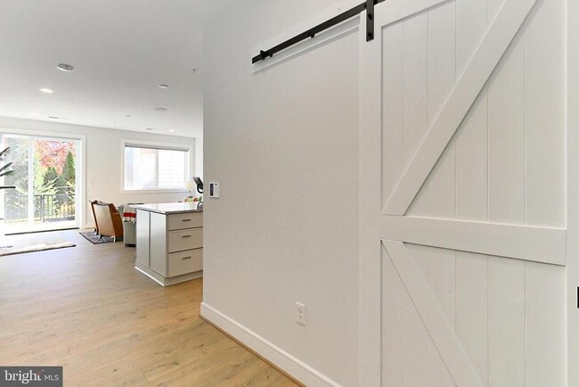 Foto del edificio - 635 Slaters Ln