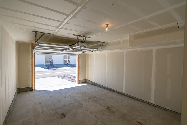 Building Photo - Starwood Farms Townhomes