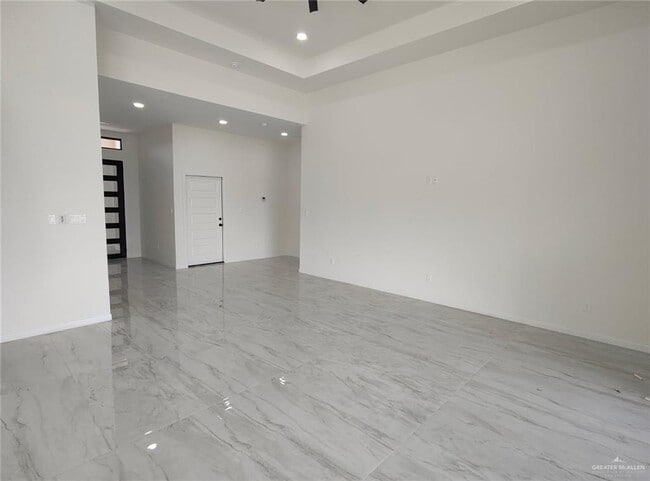 Building Photo - 1028 W Ramses Ln