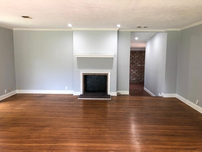 Building Photo - 802 S Texas St