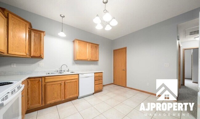 Foto del edificio - 703 N Mundt Ave