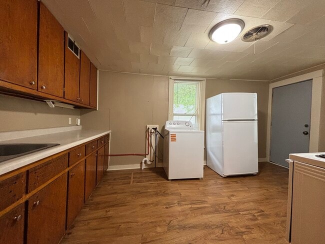 Kitchen/Laundry - 1023 E Grand Ave
