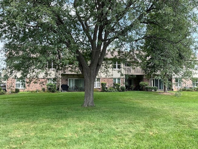 Building Photo - 1206 N Streamwood Ln