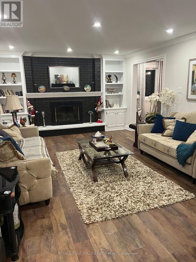 15482 Leslie St, Aurora, ON L4G 7C4 House for Rent in Aurora, ON