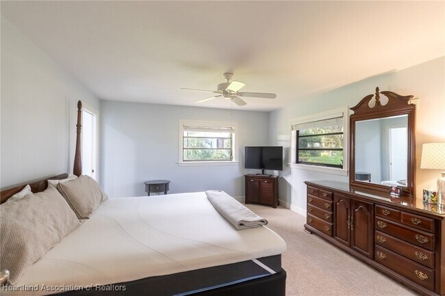 Building Photo - 102 Squirrel Point