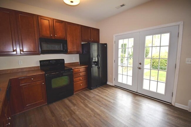 Foto del edificio - 1077 Woodglen Ln