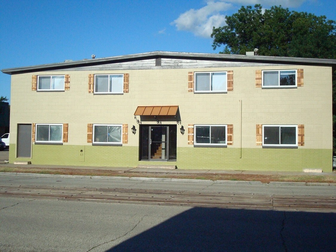 221 S 4th St Unit 5, Salina, KS 67401 Apartment for Rent in Salina