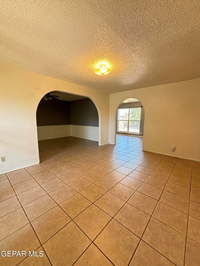 Foto del edificio - 10104 Alcan St