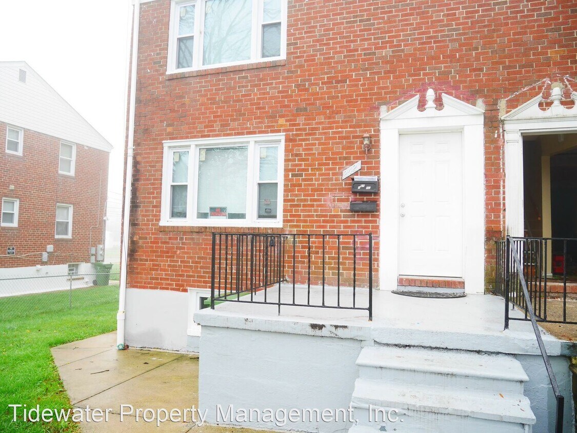 Primary Photo - 2 br, 1 bath House - 2421 East Northern Pa...