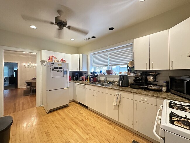 Foto del edificio - 2619 W Greenleaf Ave