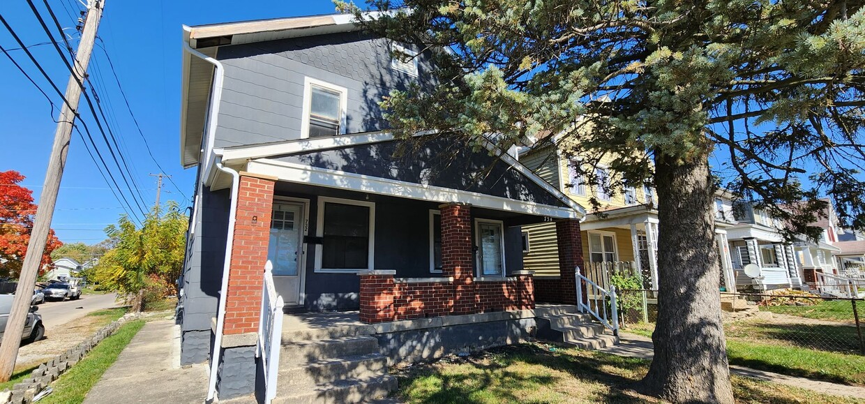 Primary Photo - 732-734 DESHLER AVE.