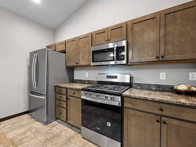 kitchen - 810 Deer Run Dr NE