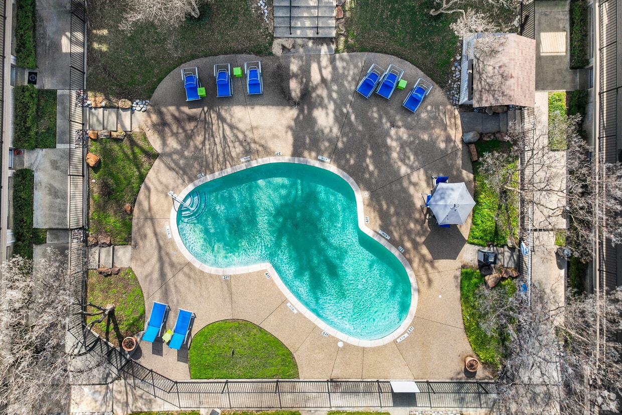 Primary Photo - HARRIS GARDENS