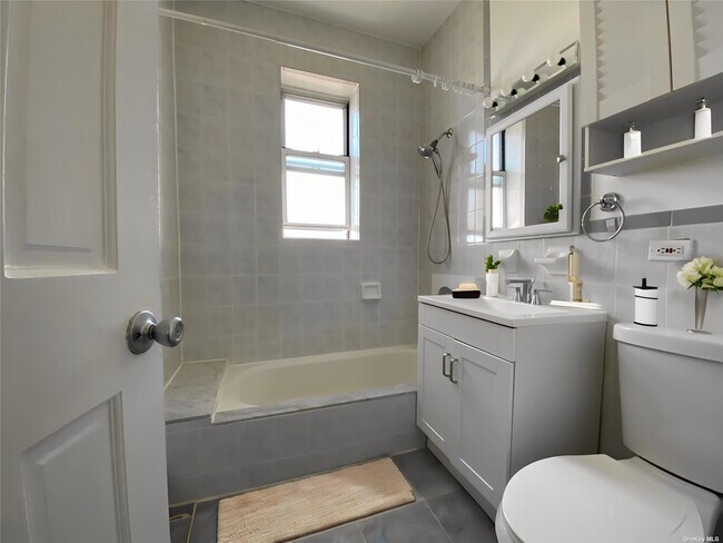 Building Photo - 73-20 69th Ave