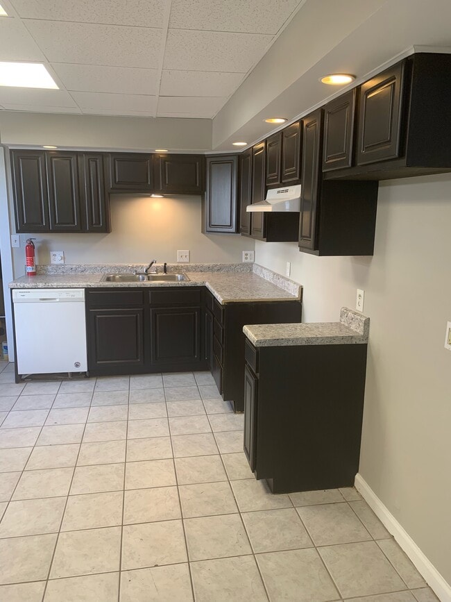Kitchen - 447 Linden St