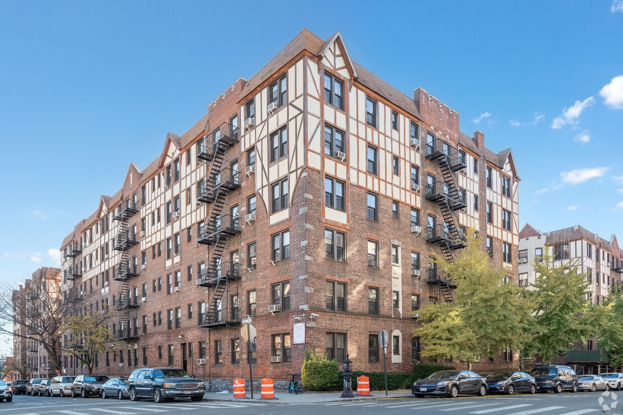 Building Photo - Brady Court