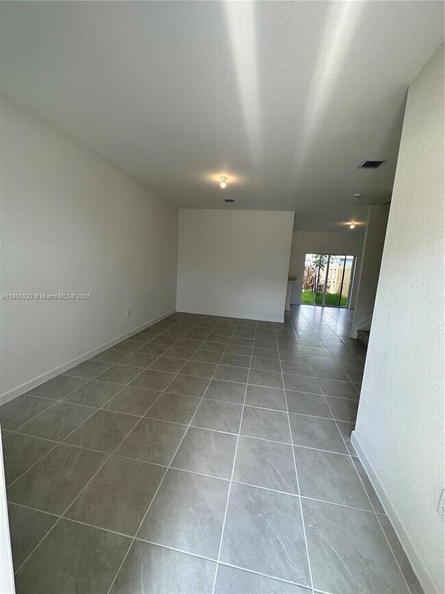Foto del edificio - 12570 NW 23rd Pl