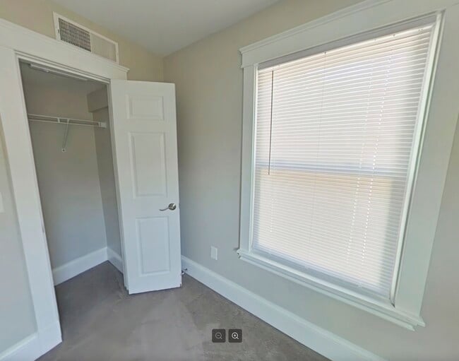 Building Photo - 2453 Neil Ave