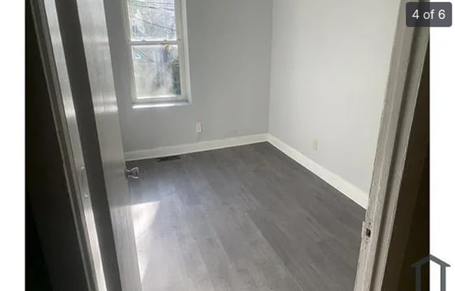 Building Photo - 1004 S 52nd St