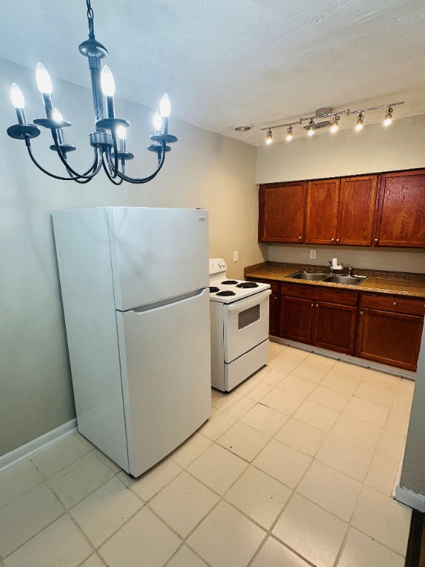 Foto del edificio - 7114 Ken Knight Dr W