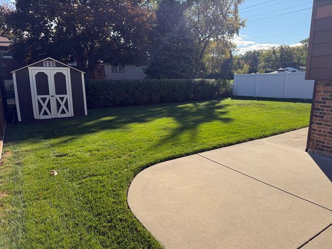 Building Photo - 585 Leahy Cir