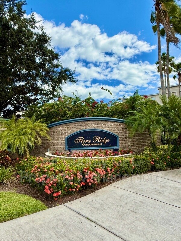 Foto del edificio - 3000 Laurel Park Ln