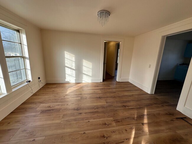 Building Photo - Come look at this remolded 2-bedroom 1-bat...