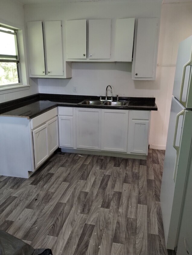 Primary Photo - 370 W Railroad Ave S