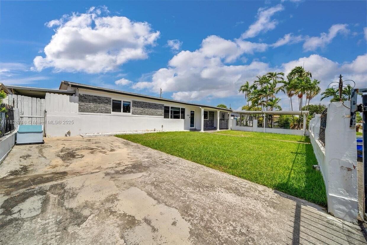Primary Photo - 1360 W 4th Ln