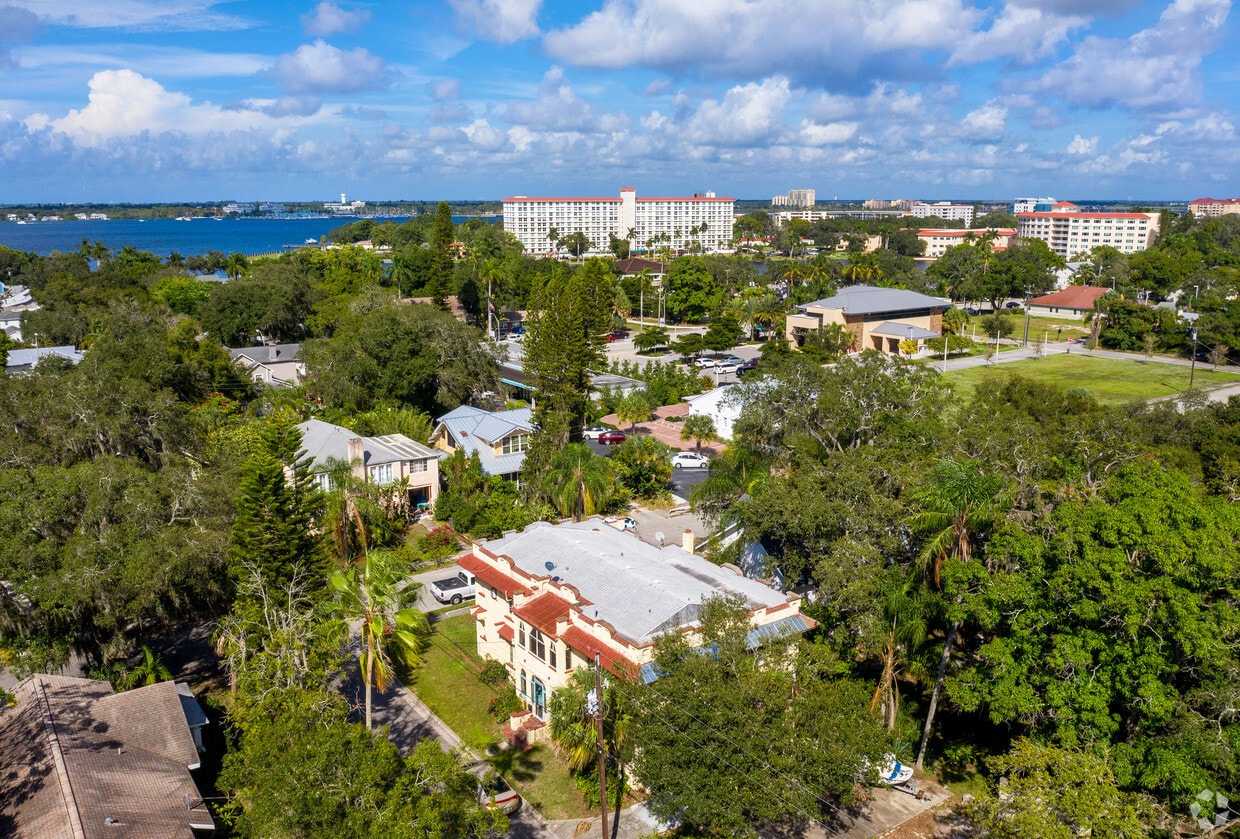 Aerial Photo - 2017 6th Ave W