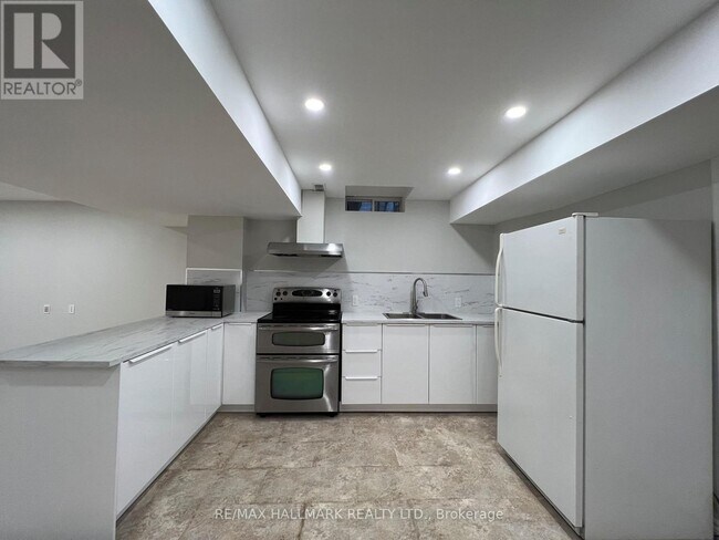 Building Photo - 86 Verdi Rd