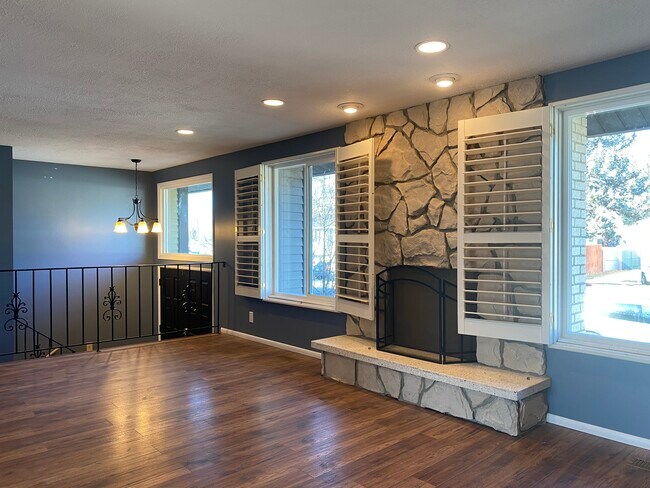Building Photo - 778 E Empire Cir