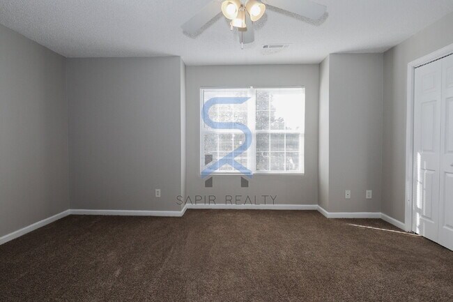 Foto del edificio - 5245 Oakley Commons Blvd