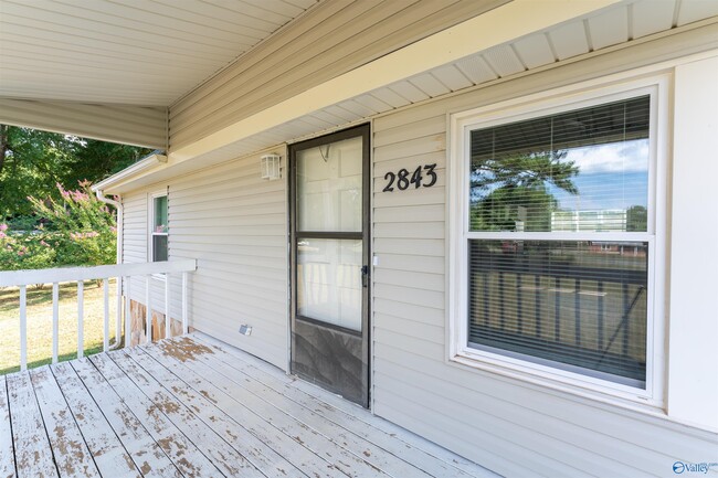 Foto del edificio - 2843 Hobbs Island Rd SE