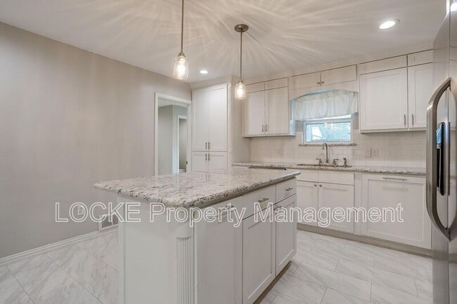 Foto del edificio - 902 Churchill Rd