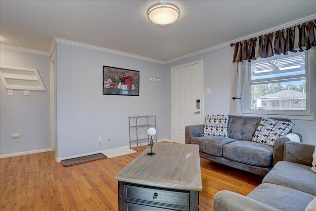 Foto del edificio - Completely Renovated & Fully Furnished 2Bed/1Bath/1 garage in Arvada!