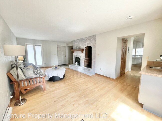 Building Photo - 4 br, 3.5 bath House - 15685 Brojan Drive